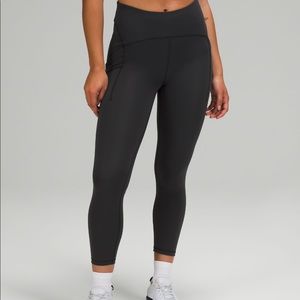 Power thru HR crop 23” - black NWT